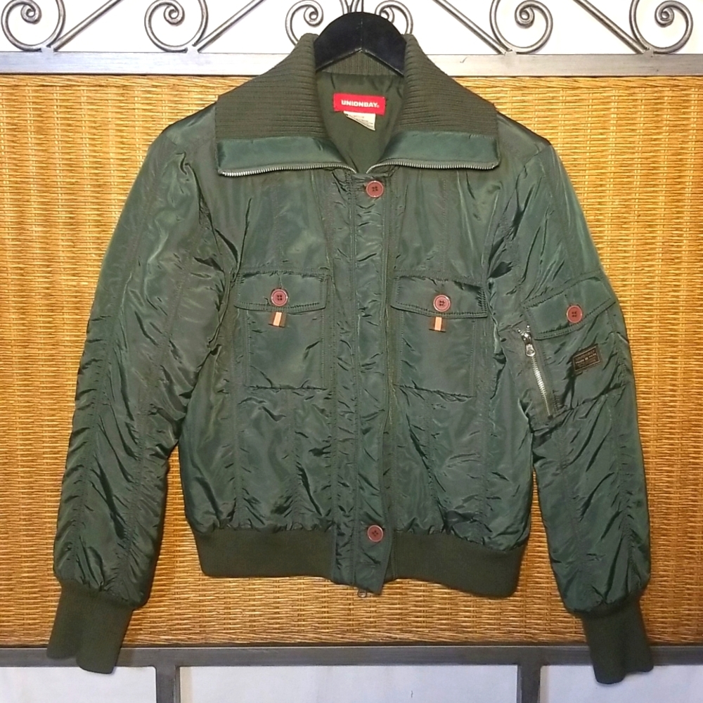 Vintage Green Womens puffer jacket .